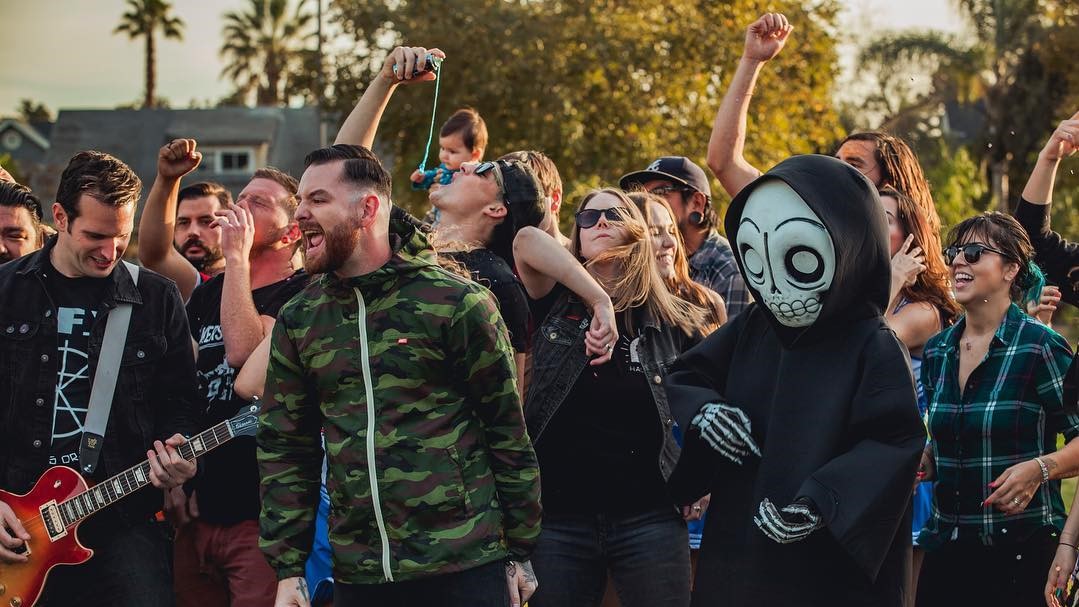 27574371_183636239073831_1134790953001811968_n